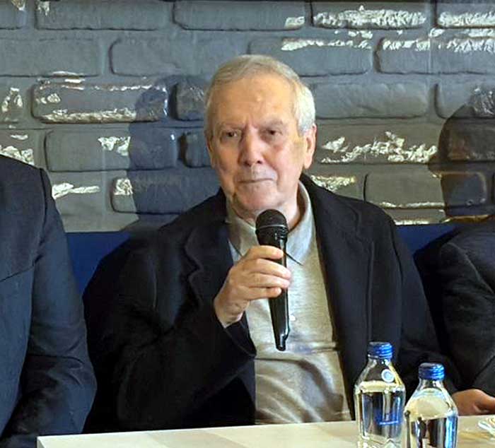 Aziz Yıldırım Çorlu’da Kongre Üyeleriyle Buluştu 1 AZIZ YILDIRIM IKI SANTRFORLA GORUSUYORU 2