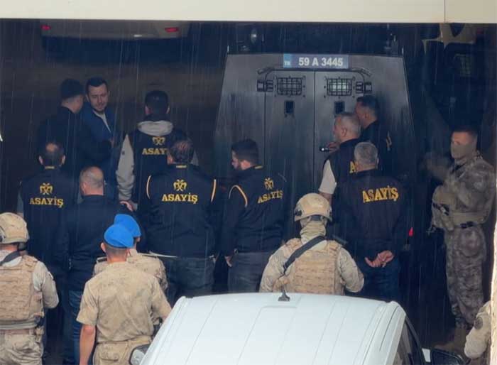 İki polisi şehit eden zanlı tutuklandı 1 Iki polisi sehit eden zanli tutuklandi
