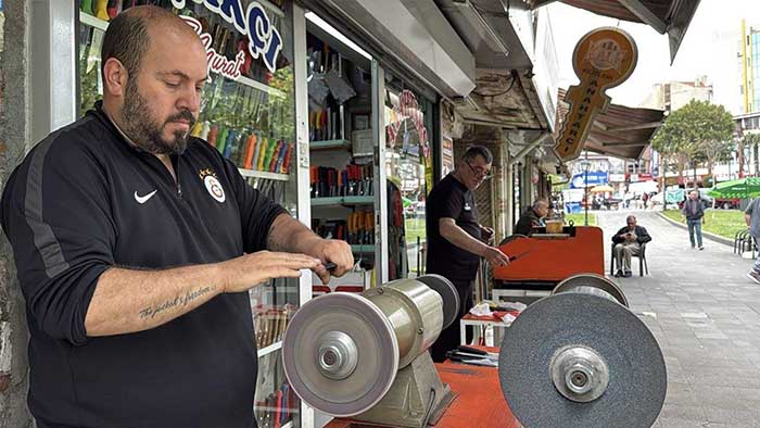 Bıçakçılarda Bayram Yoğunluğu 1 KURBAN BAYRAMI ONCESINDE BICAKCILARDA Y 2