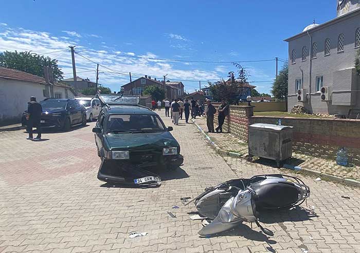 Saray’da Otomobil ile Motosiklet Çarpıştı: 2 Yaralı 1 OTOMOBIL ILE CARPISAN MOTOSIKLETTEKI 2 2