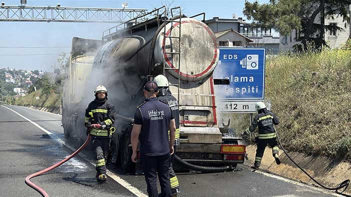Tekirdağ’da beton yüklü kamyonda yangın 1 SEYIR HALINDE LASTIGI PATLAYAN BETON YU 2