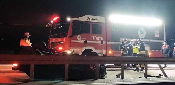 74 yaşındaki sürücü yaralandı 1 TAKLA ATAN OTOMOBILIN SURUCUSU YARALAND 2