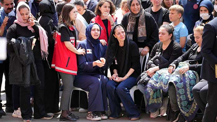 Çorlu şehitlerini gözyaşlarıyla uğurladı 6 TEKIRDAGDA SEHIT 2 POLIS MEMURU ICIN TO 4