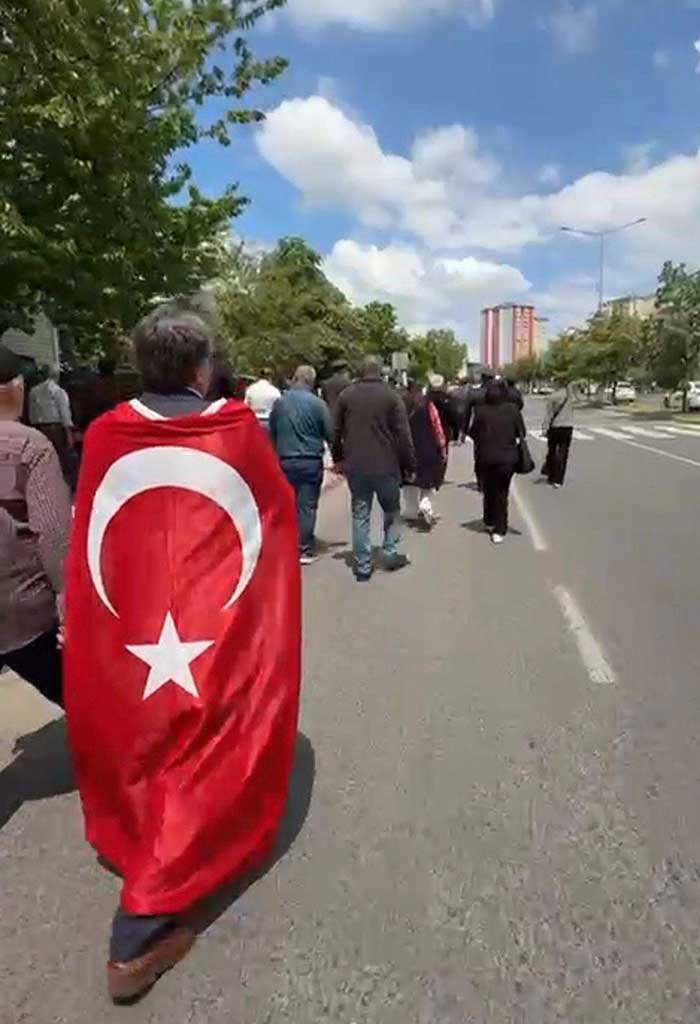 Şehit Polisin Cenazesinde Fenalaşan Vatandaş Hayatını Kaybetti 1 TEKIRDAGDA SEHIT POLISIN CENAZESINDE FE 1