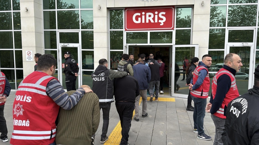 Polis zehir tacirlerine geçit vermedi 1 TEKIRDAGDA TORBACI OPERASYONU 20 GOZ 1310245 389506