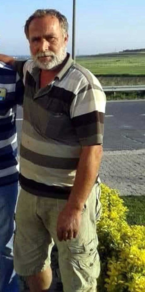 Arı sokması sonrası hayatını kaybetti 1 YURURKEN ARININ SOKTUGU NALBANT OLDU 1 1