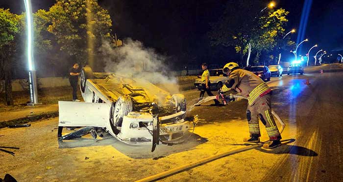 Edirne’de Alkollü Sürücü Kaza Yaptı 1 ALKOLLU SURUCUNUN KULLANDIGI OTOMOBIL RE 2