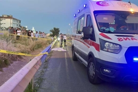 Kahvehaneye Giren Otomobilde Sürücü Yaralandı 4 thumbnail